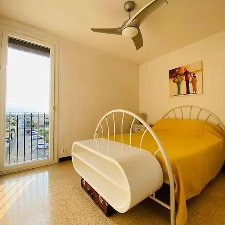 Grand Proche Du Port Apartament *