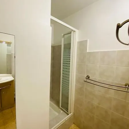 Grand Proche Du Port Apartament *