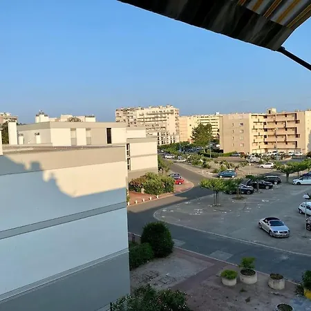 Apartment Grand Proche Du Port