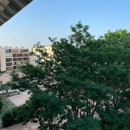 Apartment Grand Proche Du Port